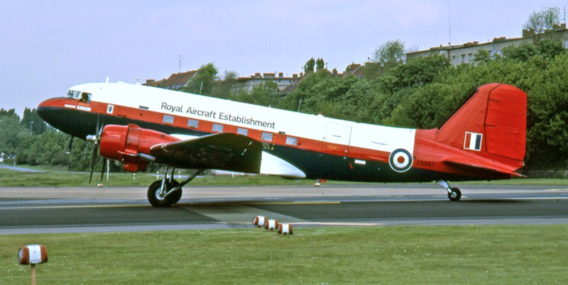 Dakota ZA947 in ‘raspberry ripple’ colours in 1989.
