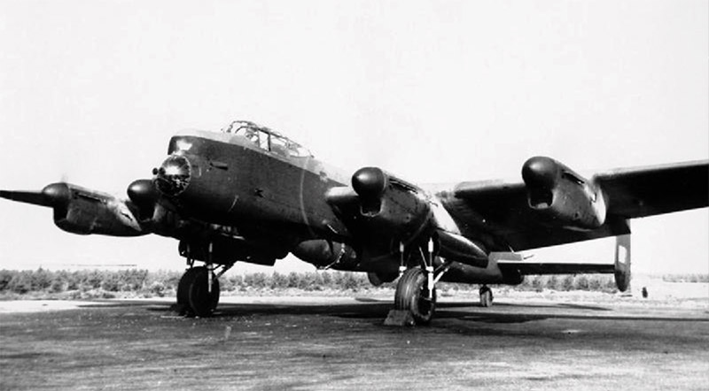617 Sqn Lancaster B1 Special with a ‘Grand Slam’ under its belly
