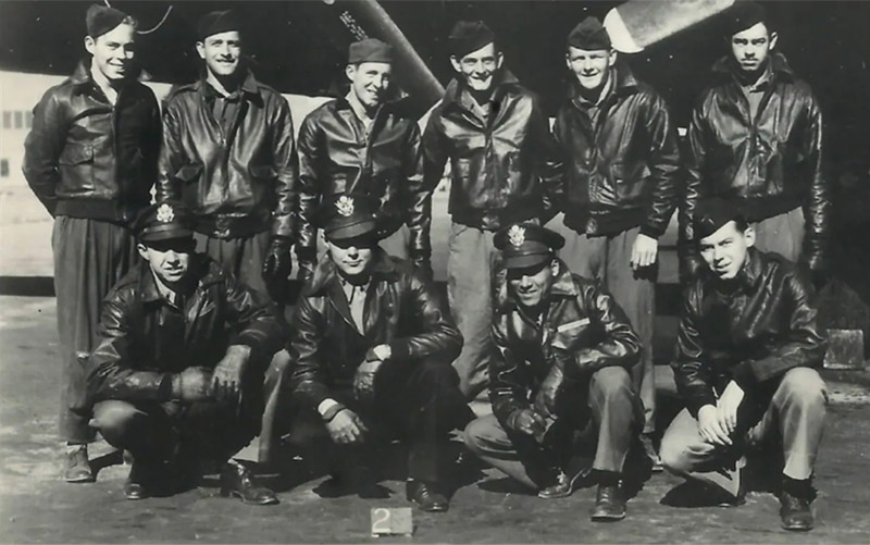 The crew of B-17 ‘Mi Amigo’
