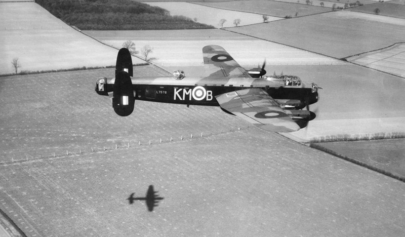 44 Sqn Lancaster B1 L7578 ‘KM-B’ low flying in 1942