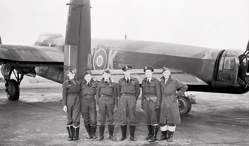 Crew of 617 Sqn with their Lancaster, ME562 'KC-K'